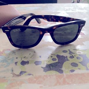 Ray-ban Wayfarer polarized sunglasses